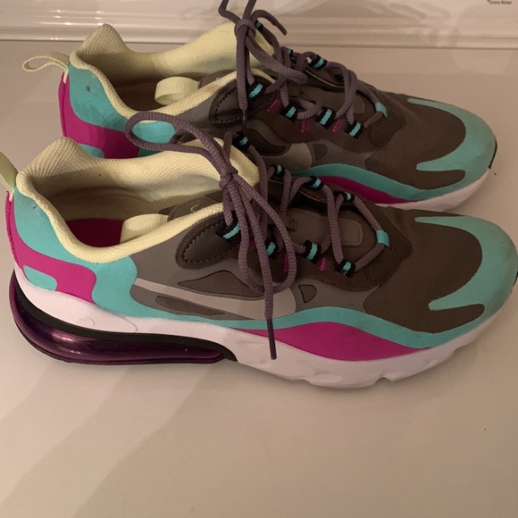 Nike AirMax 270 - Picture 2 of 4